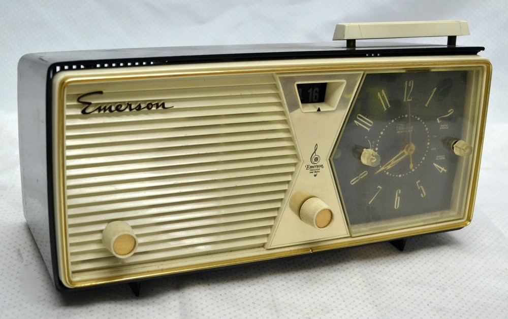 Vintage 1950&rsquo;s Black Emerson 883 Series B Clock Radio