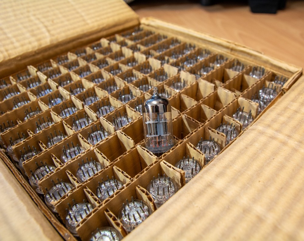 8 PCS 6N23P (E88CC / 6922 / 6DJ8) NOS VACUUM TUBES VOSKHOD. MIX. 1960-80&rsquo;s.