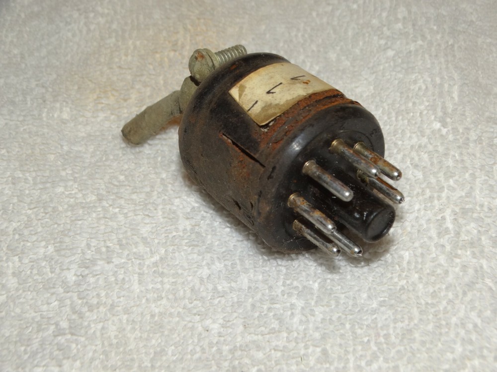 1 – Vintage 8-pin Male Cable Mount Amphenol Plug *Leslie Hammond*(20 Available)