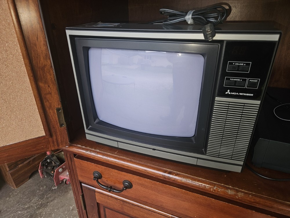 Mitsubishi 13&Prime; CS-1342R TV for Retro Gaming With Antenna Works