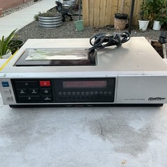 Vintage Quasar Stereo Video Cassette Recorder VCR NO Remote VH5042XQ Powers On