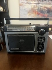 General Electric 7-2880B Long Range Super Radio – Black/Silver