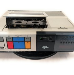 Vintage JVC HR-7100U The Goldbergs VHS-VCR Recorder/Player Turn On As Is Parts