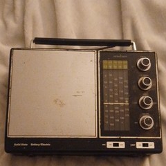 Penncrest 1988A Solid State Radio AM/FM/SW Bands Battery/Electric