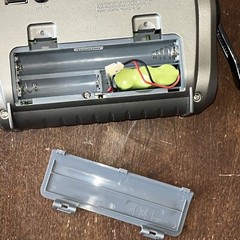 Radio Shack Model 20-238 Portable Emergency Radio w Dynamo Crank – AM/FM/SW1/SW2