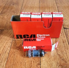 LOT OF 5 – RCA 7025 VACUMN TUBES NOS NEW OLD STOCK
