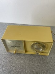 Vintage GENERAL ELECTRIC Beige AM alarm CLOCK RADIO 1960&rsquo;s Working