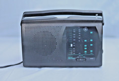 GENERAL ELECTRIC 7-2946A AM-FM-TVsound-WEATHER AC/BATTERY PORTABLE RADIO