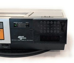 Vintage JVC HR-7100U The Goldbergs VHS-VCR Recorder/Player Turn On As Is Parts
