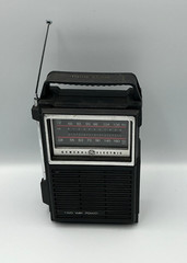 Vintage AM/FM Portable Radio GE model no.7-2800B AS IS