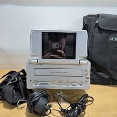 Audiovox VBP2000 Portable VHS Player 5” LCD Screen w/ Bag Cords For Parts Not Wo
