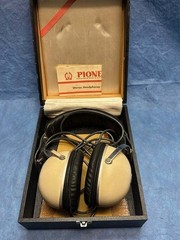 Pioneer SE-30 headphones