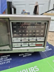 Vintage General Electric GE Portable TV AM/FM Radio Model 7-7150B (Dec-1987)