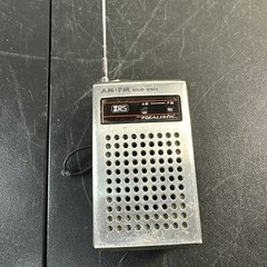 Vintage Radio Shack Realistic AM/FM SOLID STATE Portable Radio