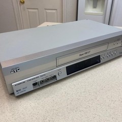 JVC HR-S5912U S VHS VHS Hi-Fi Deck with Flying Erase Head Jog Wheel & Remote