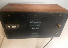 1960&rsquo;s SYLVANIA RM-300R AM/FM radio w/wood & metal case -Works & sounds good!