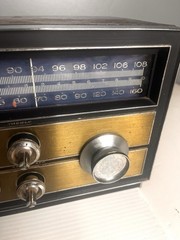 1960&rsquo;s SYLVANIA RM-300R AM/FM radio w/wood & metal case -Works & sounds good!