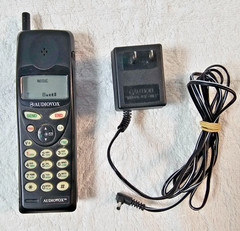VTG Audiovox MVX-480 Analog Cell Phone w/ Charger Battery Works – No Service