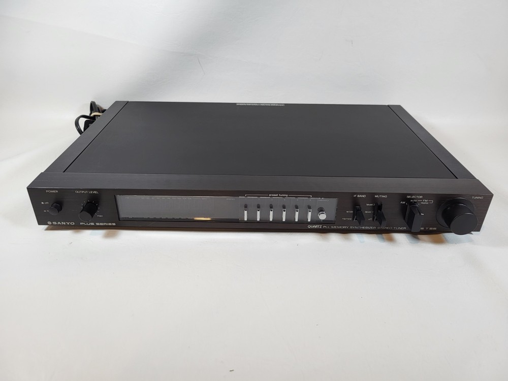 Vintage Sanyo Plus T55 Quartz PLL Memory Synthesizer Stereo AM/FM Tuner HI-Fi