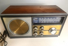 1960&rsquo;s SYLVANIA RM-300R AM/FM radio w/wood & metal case -Works & sounds good!
