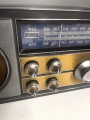 1960&rsquo;s SYLVANIA RM-300R AM/FM radio w/wood & metal case -Works & sounds good!