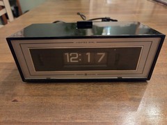 Vintage General Electric GE Dial Flip Digital Alarm Clock 8142-4 Retro