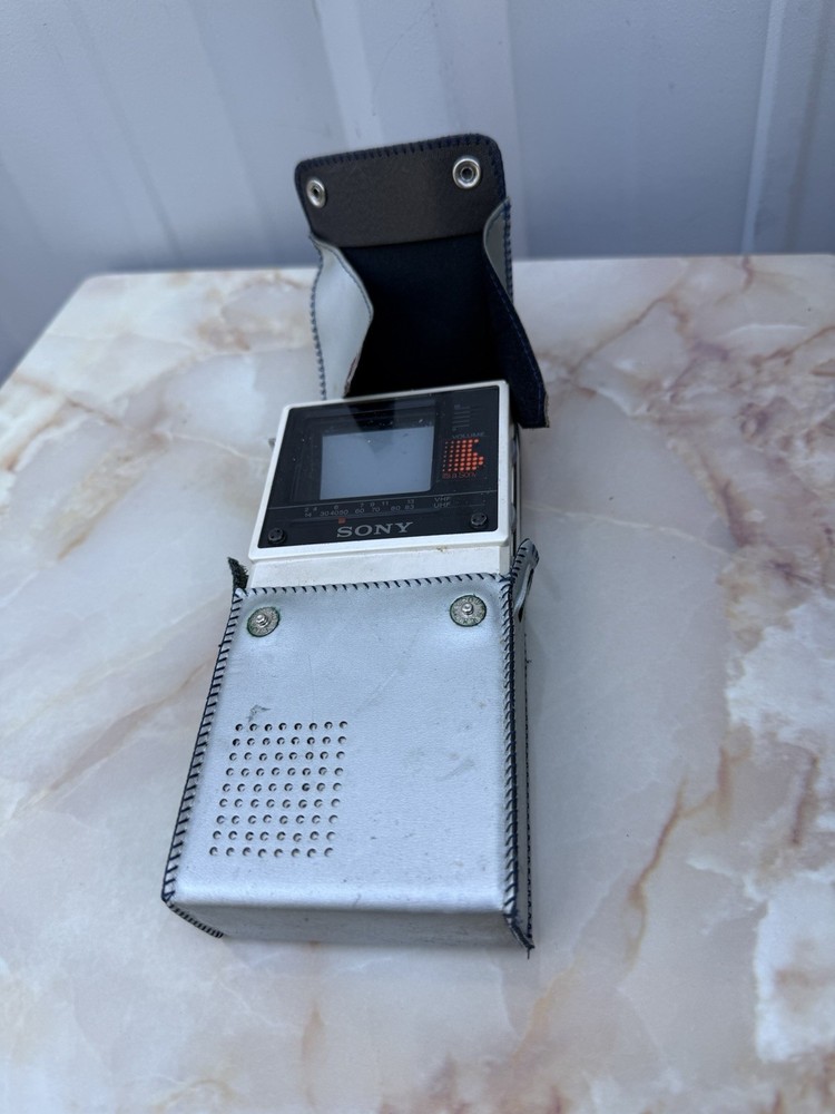 Vintage Sony Watchman FD-20A Portable TV June 1984 Silver Case Broken Antenna
