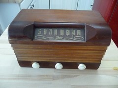 Delco R-1229 tube AM radio