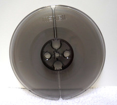 MAXELL FOGGY GRAY PLASTIC 7&Prime; inch TAKE-UP REEL for 4-track 3.75 ips 7.5 ips