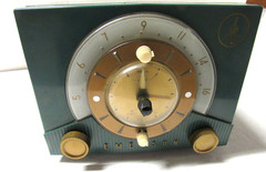 Emerson AM Clock Radio Model 724 c 1953