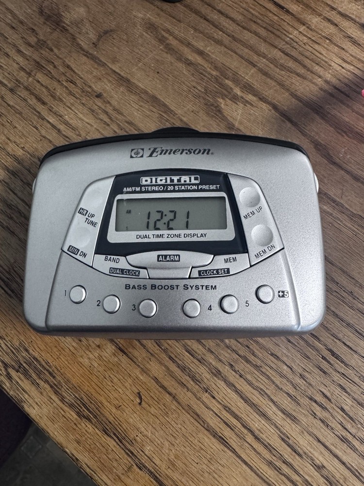 Emerson Personal AM/FM Cassette Player-Works Great-Dual Alarm -“walkman”