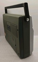 Vintage Radio Shack Realistic 12-625 Portable AM/FM. AC/DC Radio *Needs Antenna