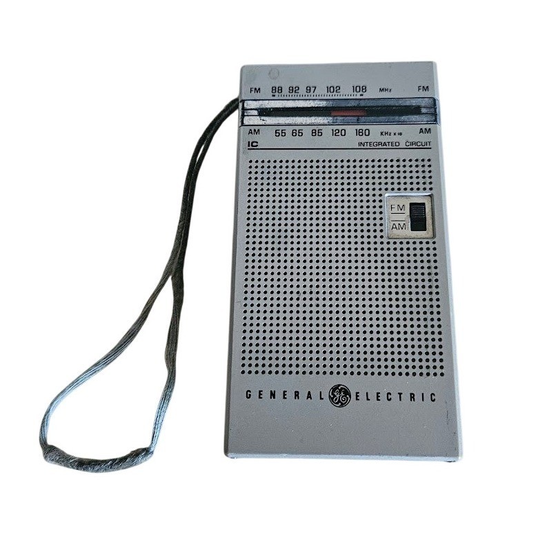 Vintage General Electric AM FM Pocket Radio – Broken Antenna