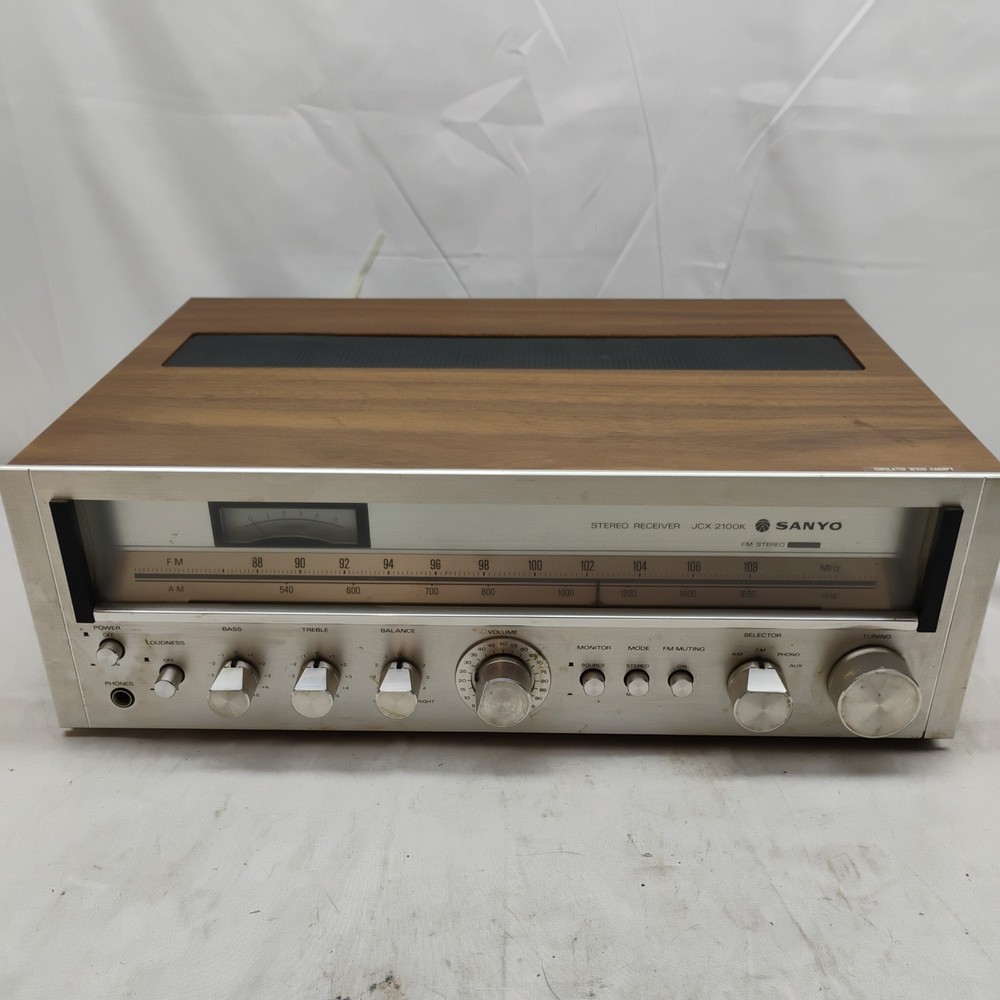 SANYO JCX 2100K Vintage Stereo Receiver Silver Face Classic Amber Parts only