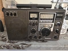 Panasonic RF 2200 Shortwave AM/FM/SW 8-Band PotablRadio Tested Everything Works