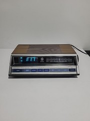 Vintage GE General Electric 7-4662B AM/FM Alarm Clock Radio READ DESCRIPTION