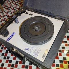 Vintage Califone Phono 1010AV Phonograph 33 45 78 Turntable Record Player