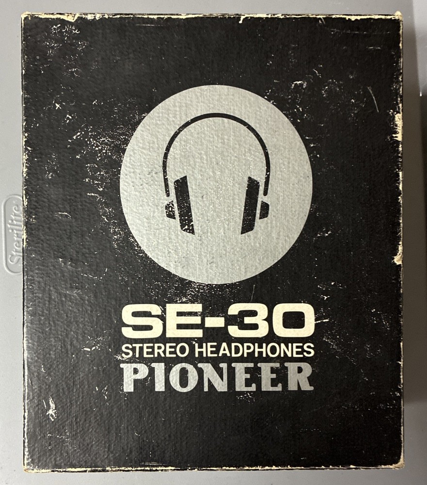 Vintage Pioneer SE-30 wired headphones 1/4&Prime; jack white/black Japan
