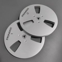 A pair silvery TAPE REEL pioneer RT909 7&Prime; inch Light Metal Aluminum Take Up Reel