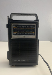 Vintage General Electric GE Two-Way-Power AM/FM Radio 7-2800 A Works See Video