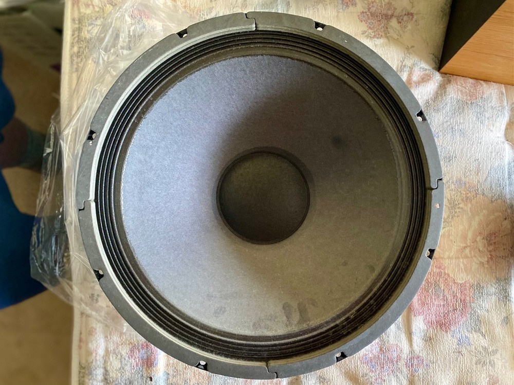 cornwall lascala – a pair – two klipsch k-33-e (eminence) 15&Prime; woofers