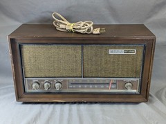 VINTAGE GENERAL ELECTRIC DUAL SPEAKER AM/FM Tube RADIO MODEL T1243B TESTED WORKS