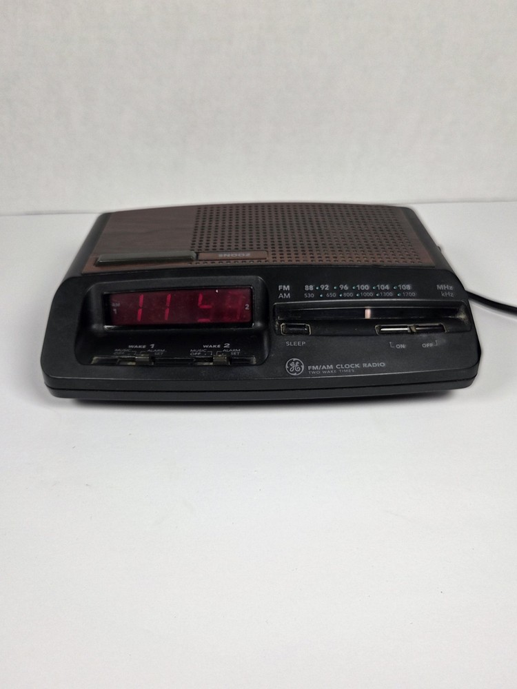 Vintage GE FM/AM Clock Radio Dual Alarm Snooze Woodgrain Tested Working Retro