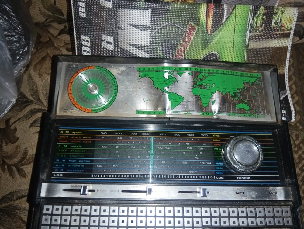 Cariola Solid State Multi Band Radio AM FM SW1 SW2 TV1 World Map Band Selector