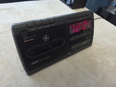 General Electric (GE) Model 7-4936A cassette clock radio