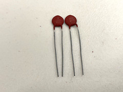 (10 PC) NOS Motorola .002 uF 2000 pF 200V 5% Leaded Ceramic Disc Capacitors