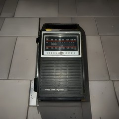 Vintage General Electric Two-Way-Power AM/FM Radio 7-2800 B Battery Operated