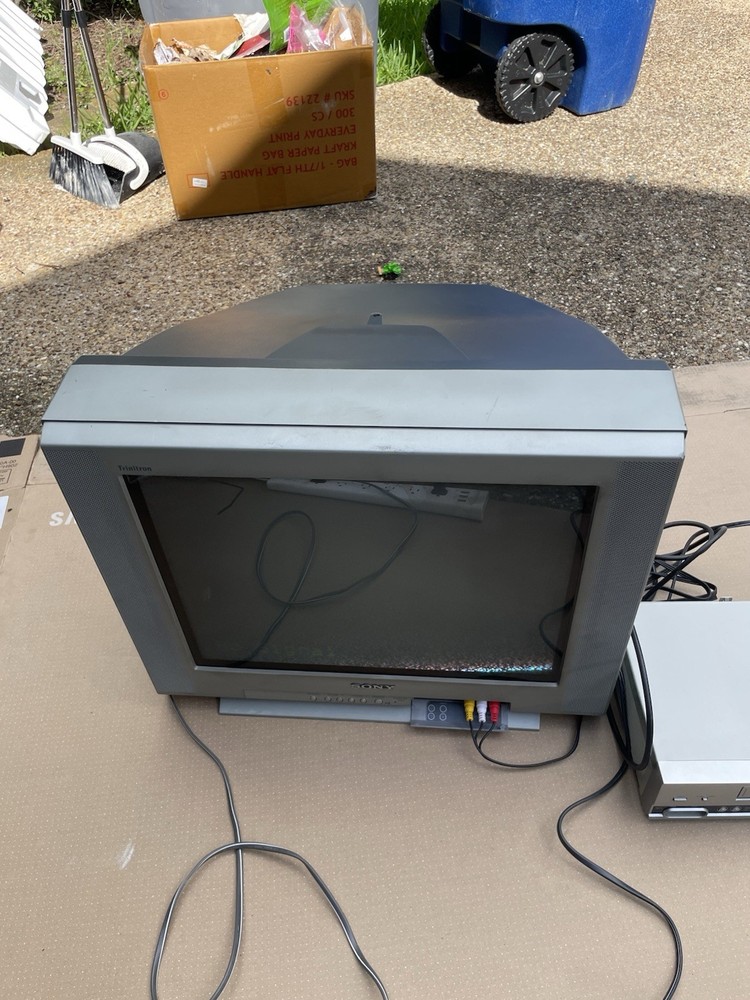 Sony Trinitron 20” CRT TV KV-20FV12 Retro Gaming Television Tested