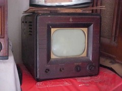 ANTIQUE TV EMERSONS FIRST 1948 HAS 10 INCH CRT SCREEN