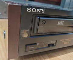 SSony DTC-500ES DAT Recorder Deck w/ Remote Powers On Tray Opens Untested